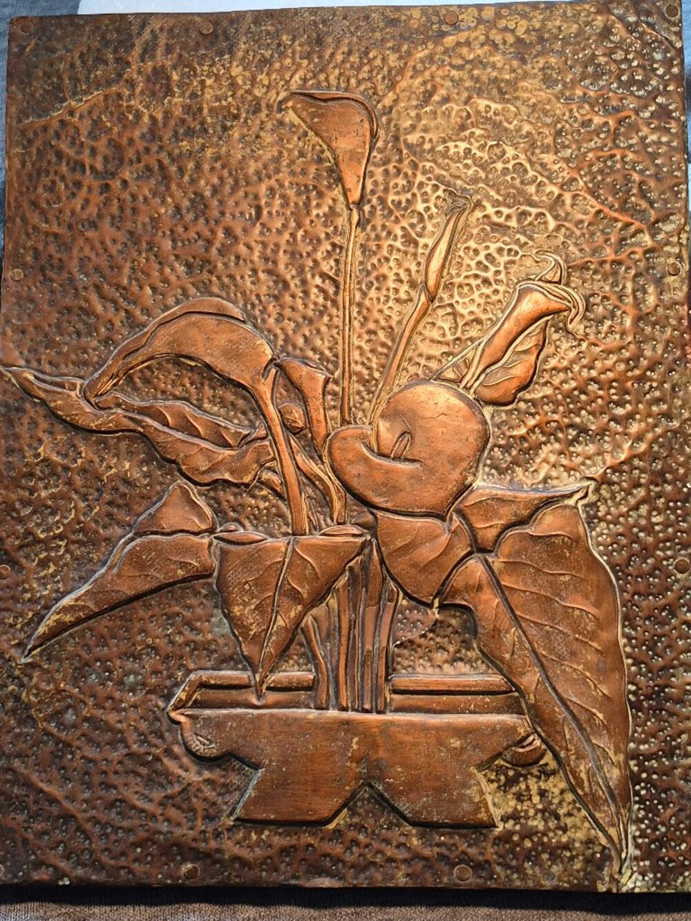 Antique HAND HAMMERED COPPER CALLA LILIES RELIEF PLAQUE SIGNED BY SCHMIDT 1930 - Picture 8 of 14